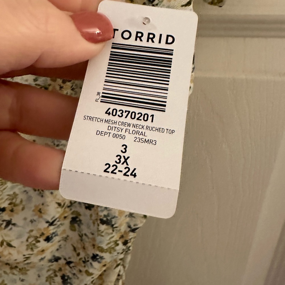 NWT Torrid stretch mesh ruched top, size 3 - Picture 5 of 5